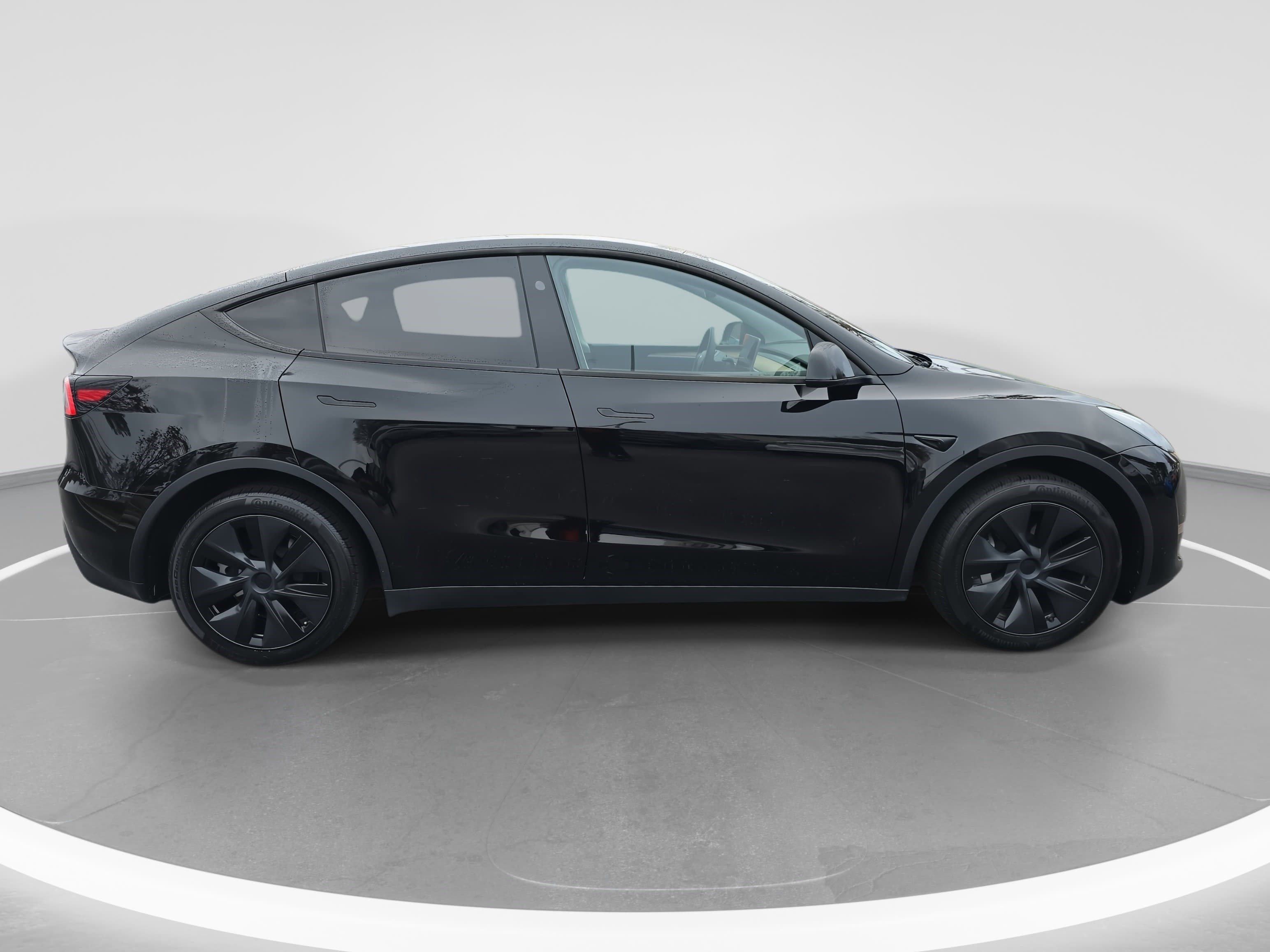 Used 2025 Tesla Model Y Long Range image 4