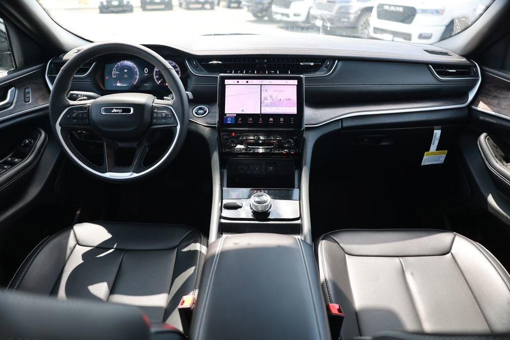 New 2025 Jeep Grand Cherokee Limited w/ Black Appearance Package image 22