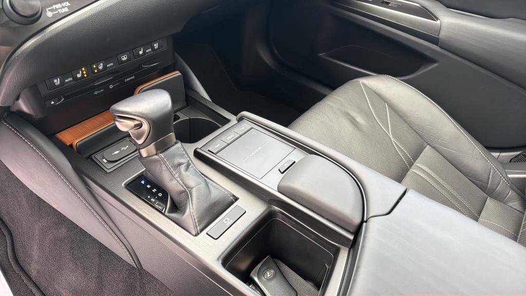 Used 2019 Lexus ES 350 Luxury w/ Accessory Package 2 image 30