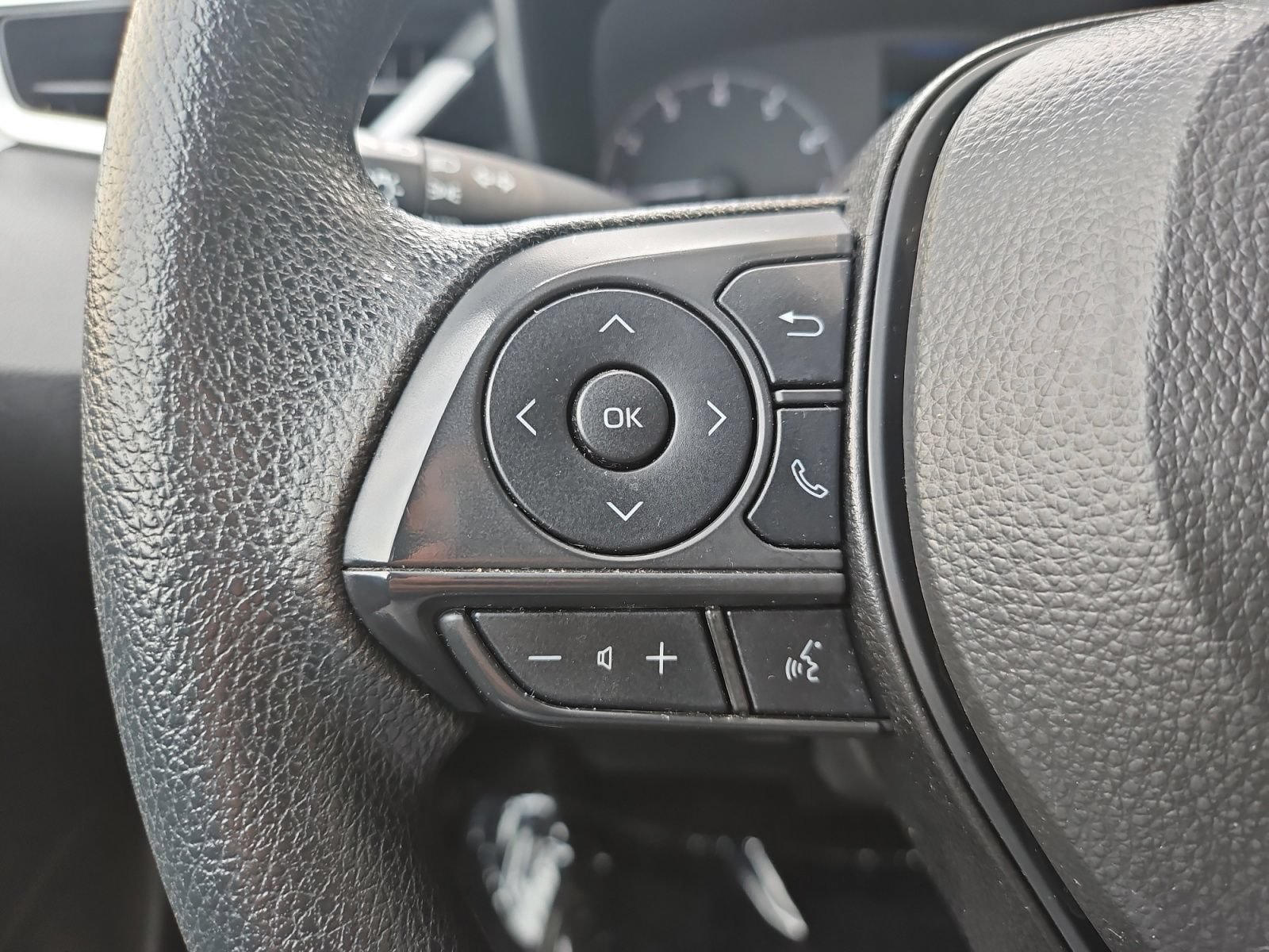 Used 2025 Toyota Corolla LE FWD image 30