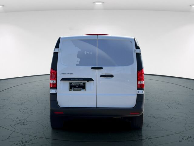 Used 2023 Mercedes-Benz Metris image 6