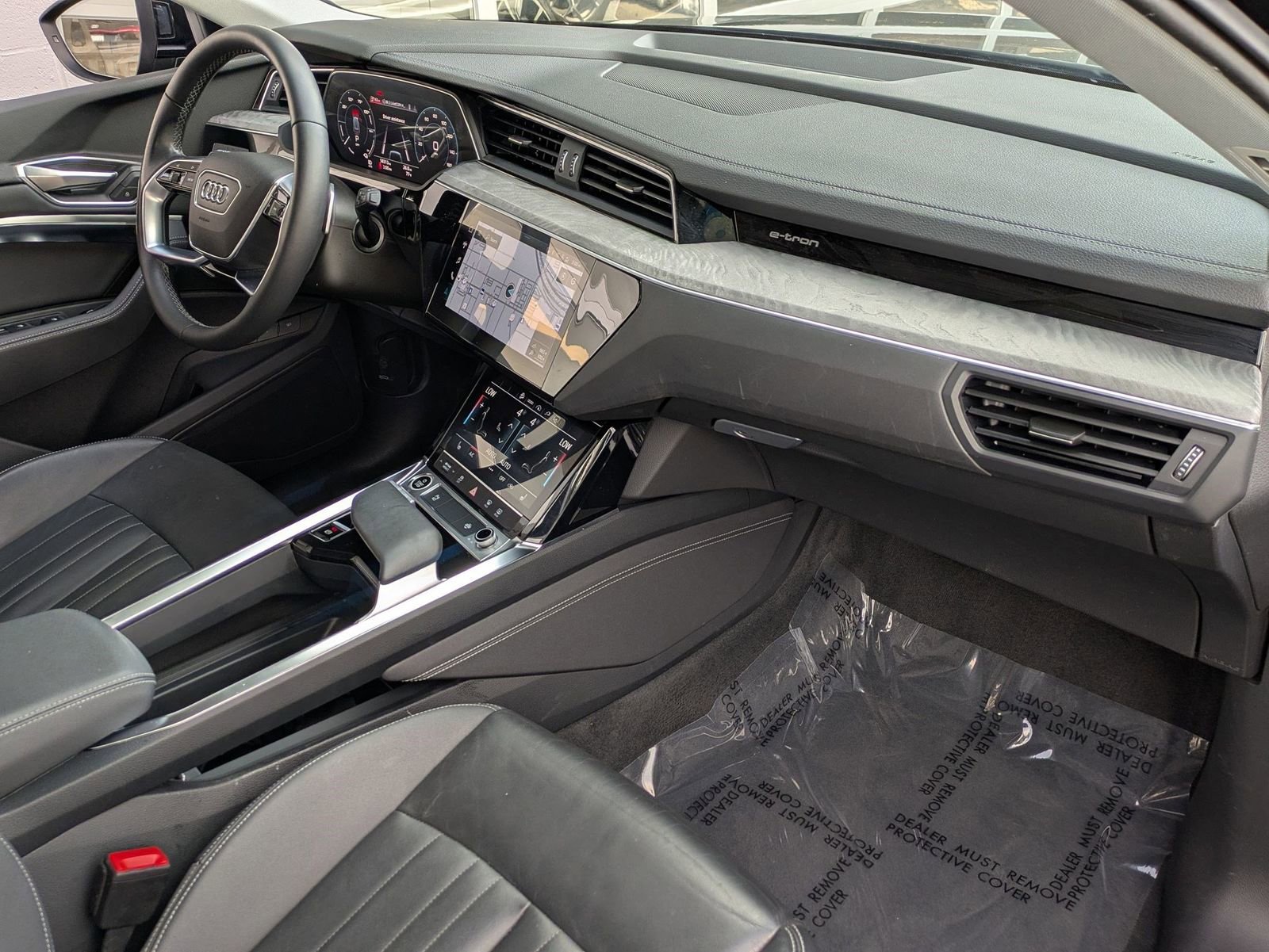 Used 2022 Audi e-tron Premium image 21