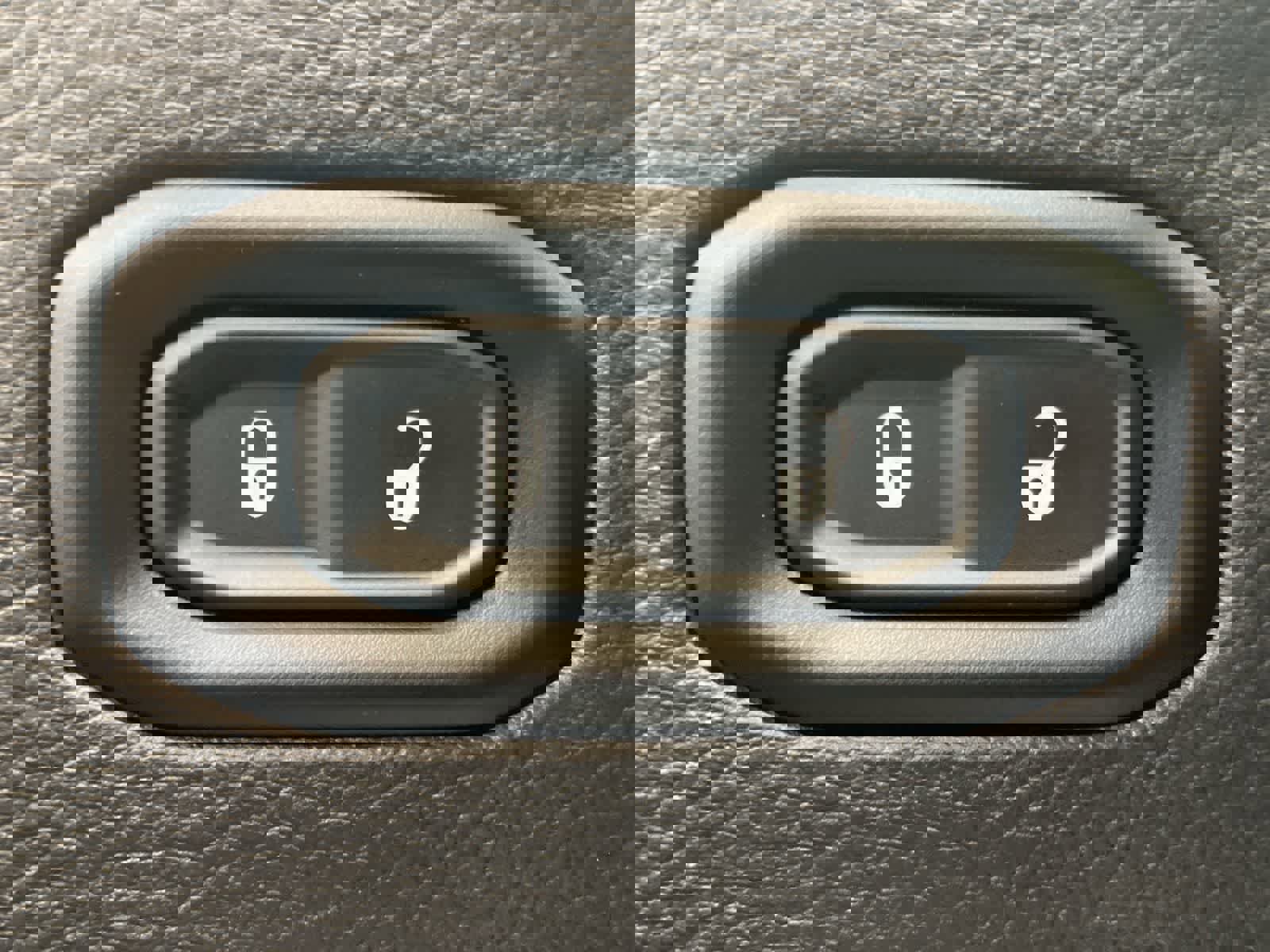 Used 2020 Jeep Wrangler Unlimited Sahara w/ Uconnect 4C Nav & Sound Group image 13