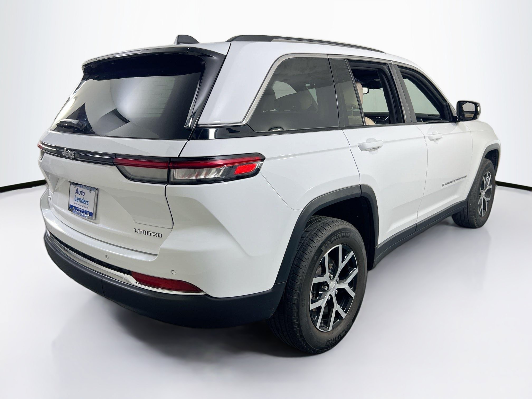 Used 2023 Jeep Grand Cherokee Limited AWD/4WD image 5