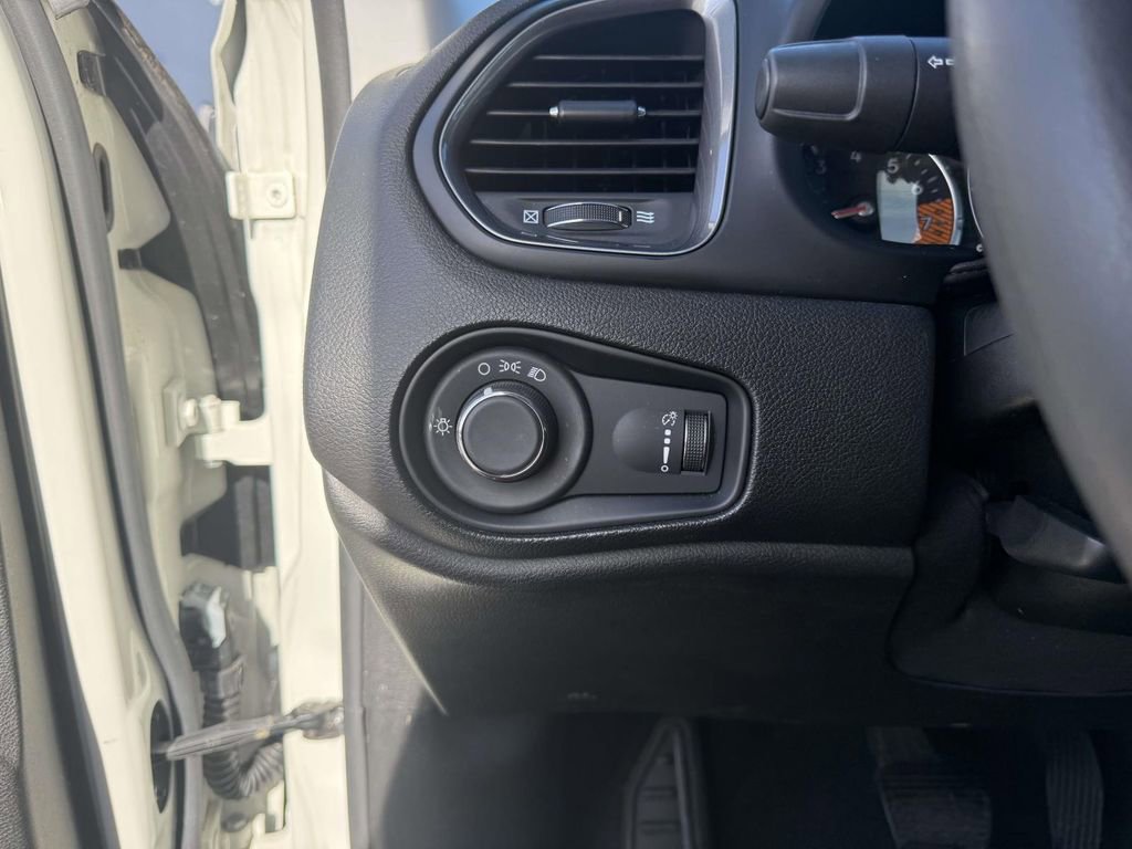 Used 2022 Jeep Renegade Sport w/ Sport Appearance Group image 14