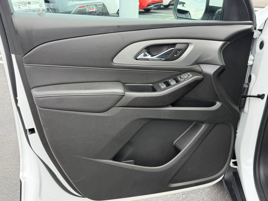 Used 2023 Chevrolet Traverse LT FWD image 13