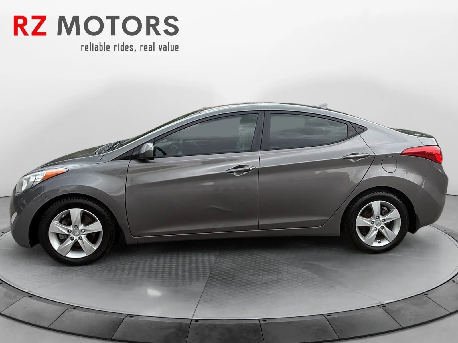 Used 2013 Hyundai Elantra GLS w/ Preferred Pkg FWD image 2