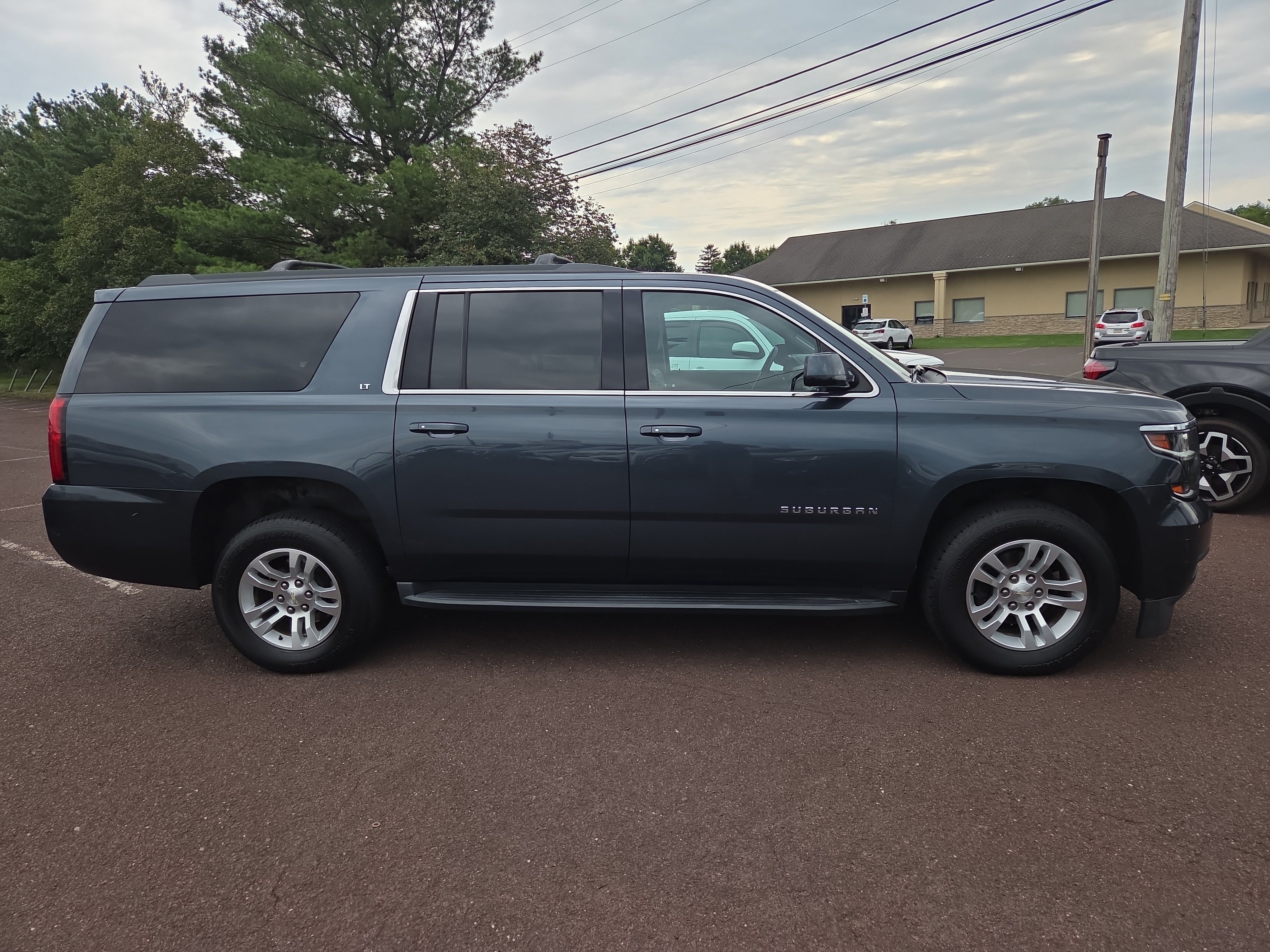 Used 2019 Chevrolet Suburban LT AWD/4WD image 2