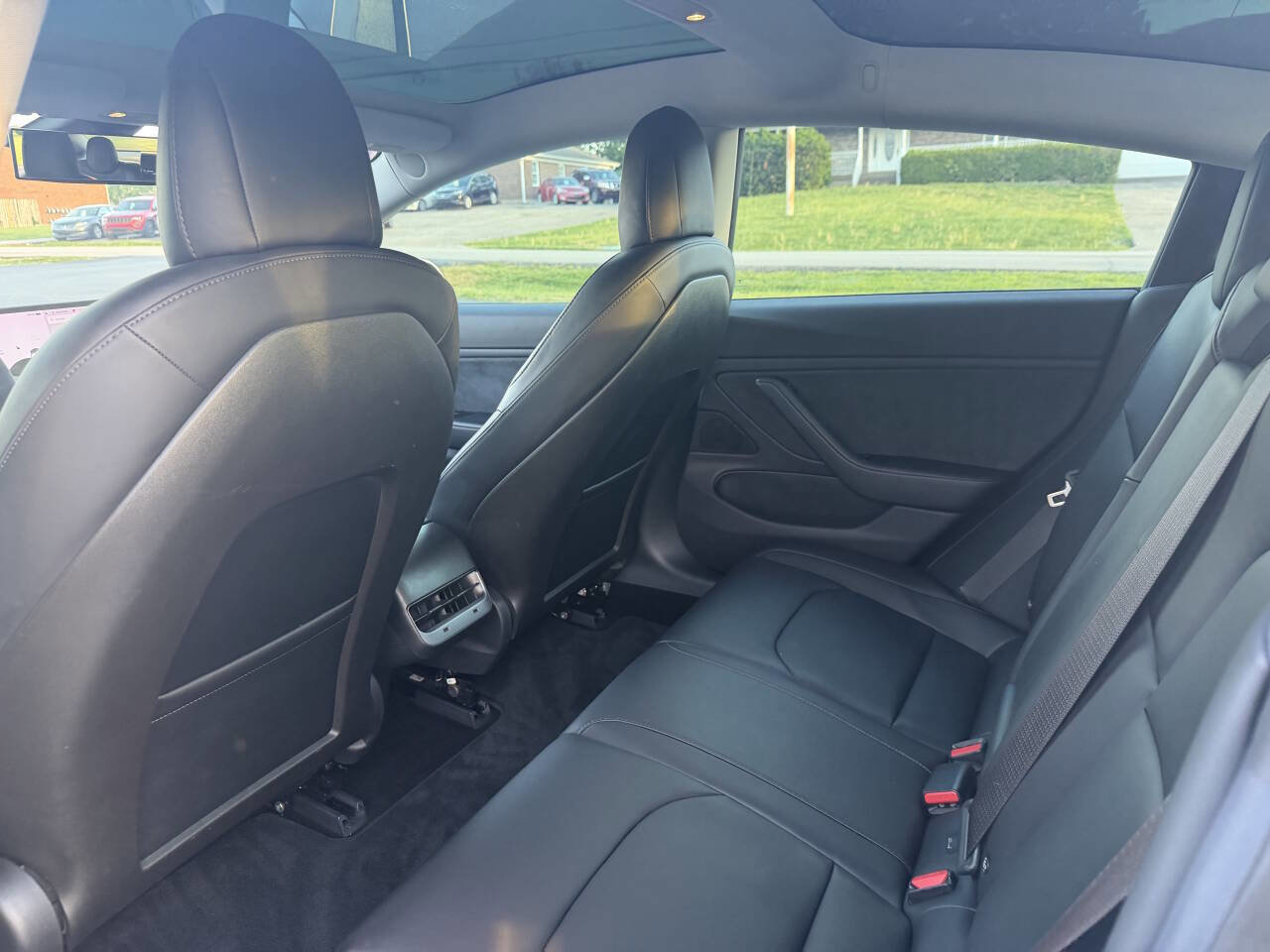 Used 2018 Tesla Model 3 Long Range RWD image 17