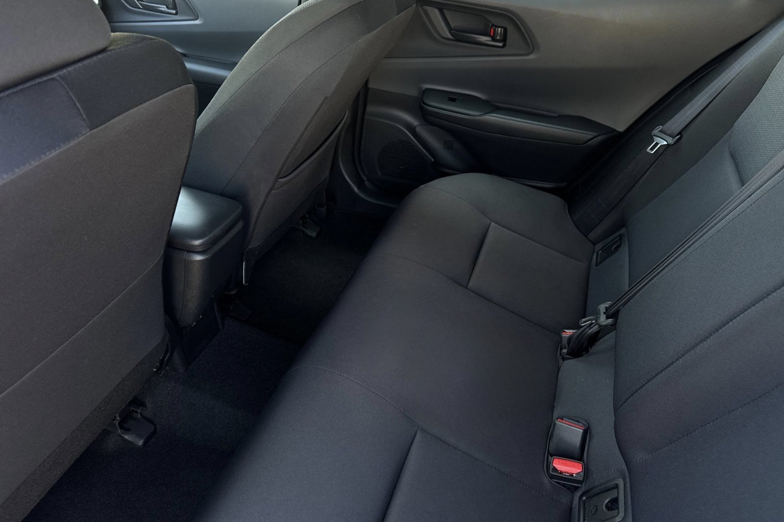 Used 2025 Toyota Prius LE FWD image 12