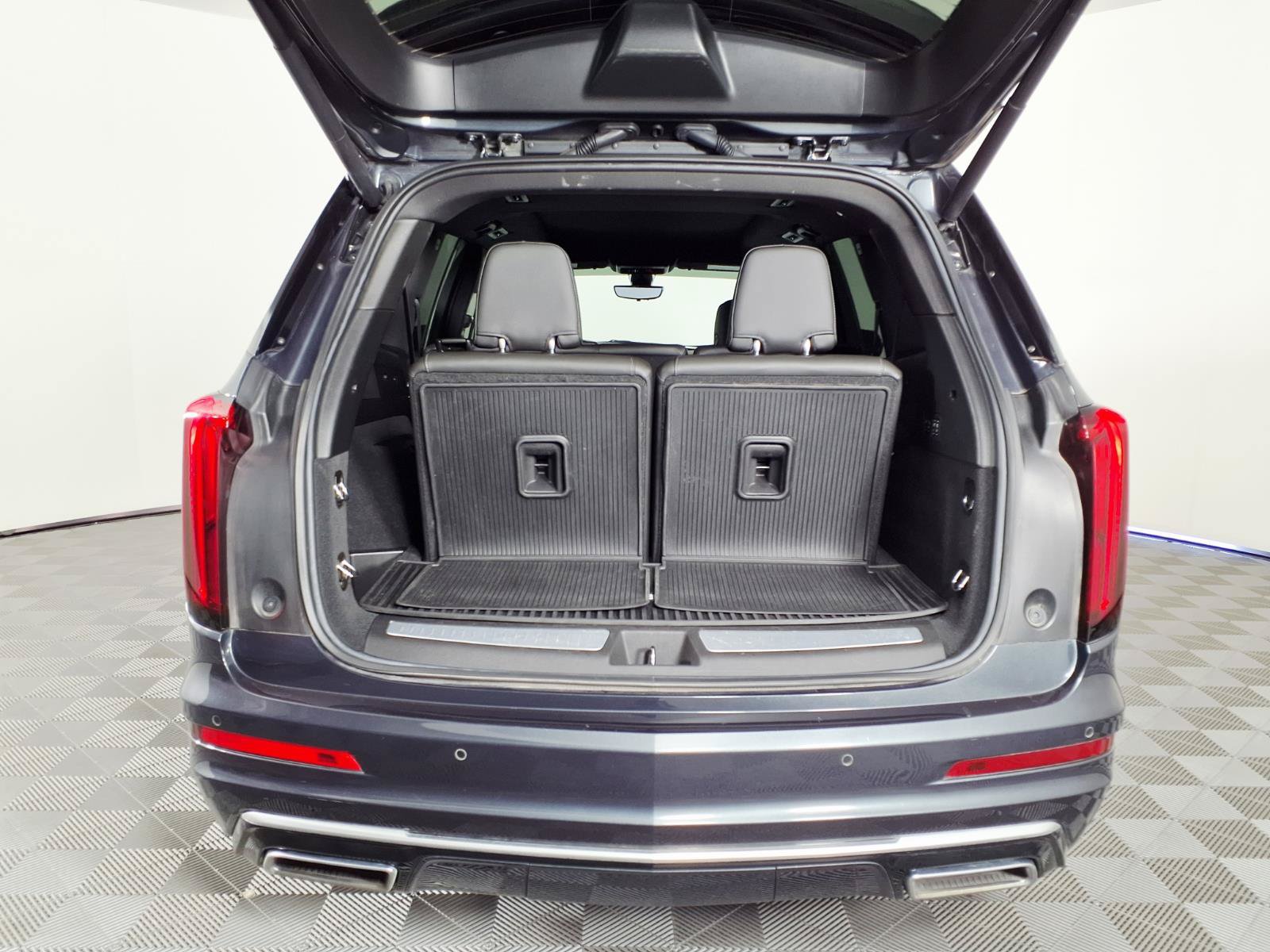 Certified 2023 Cadillac XT6 Premium Luxury w/ Technology Package FWD image 8