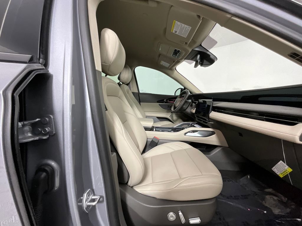 Used 2025 Lincoln Nautilus Premier image 20