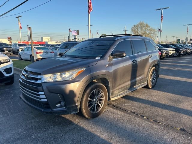 Used 2019 Toyota Highlander XLE image 1