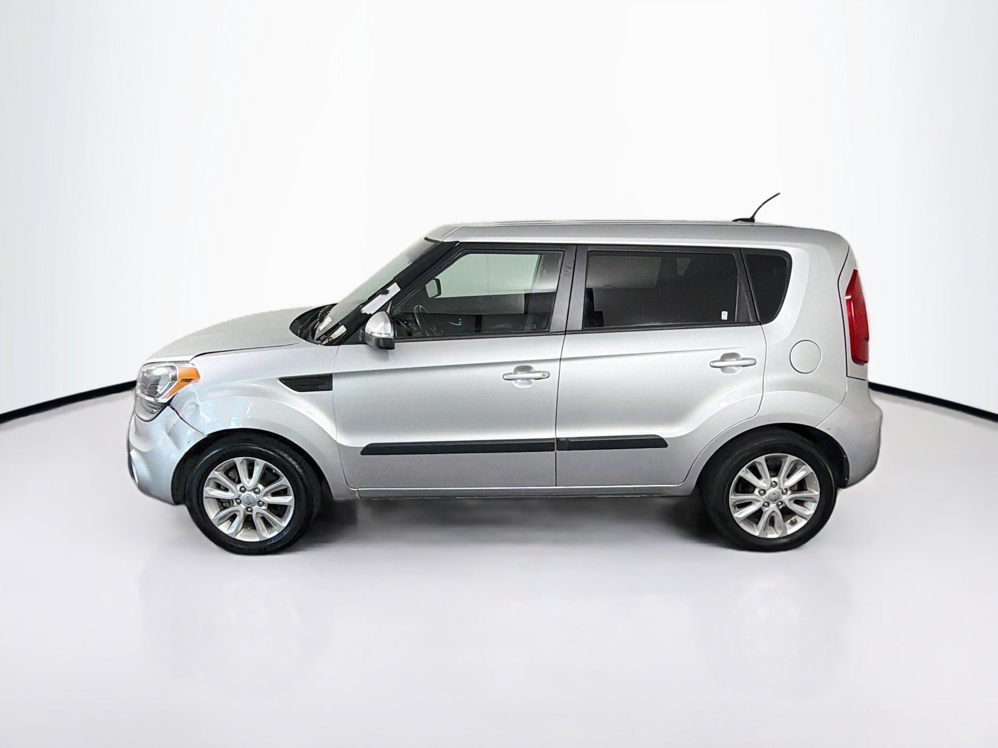Used 2012 Kia Soul + FWD image 4