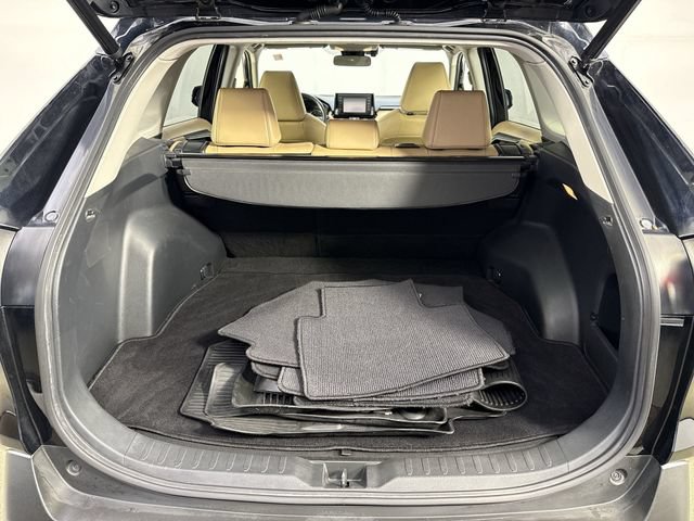 Used 2019 Toyota RAV4 XLE Premium w/ Cold Weather Package AWD/4WD image 33