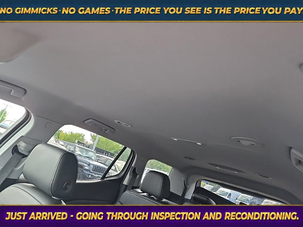 Used 2021 GMC Acadia SLT w/ LPO, Floor Liner Package FWD image 17