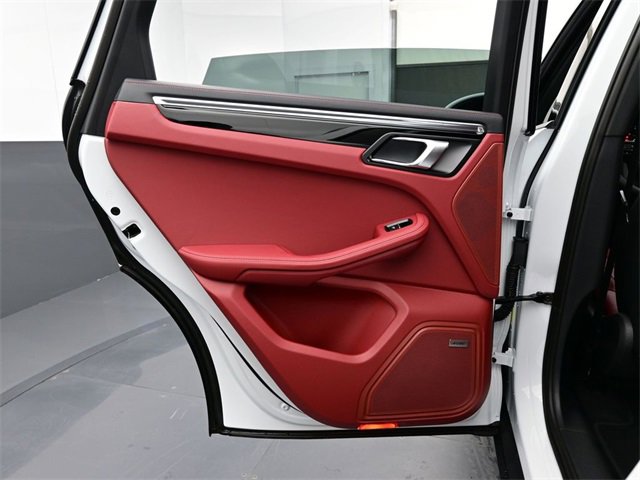 New 2026 Porsche Macan image 14