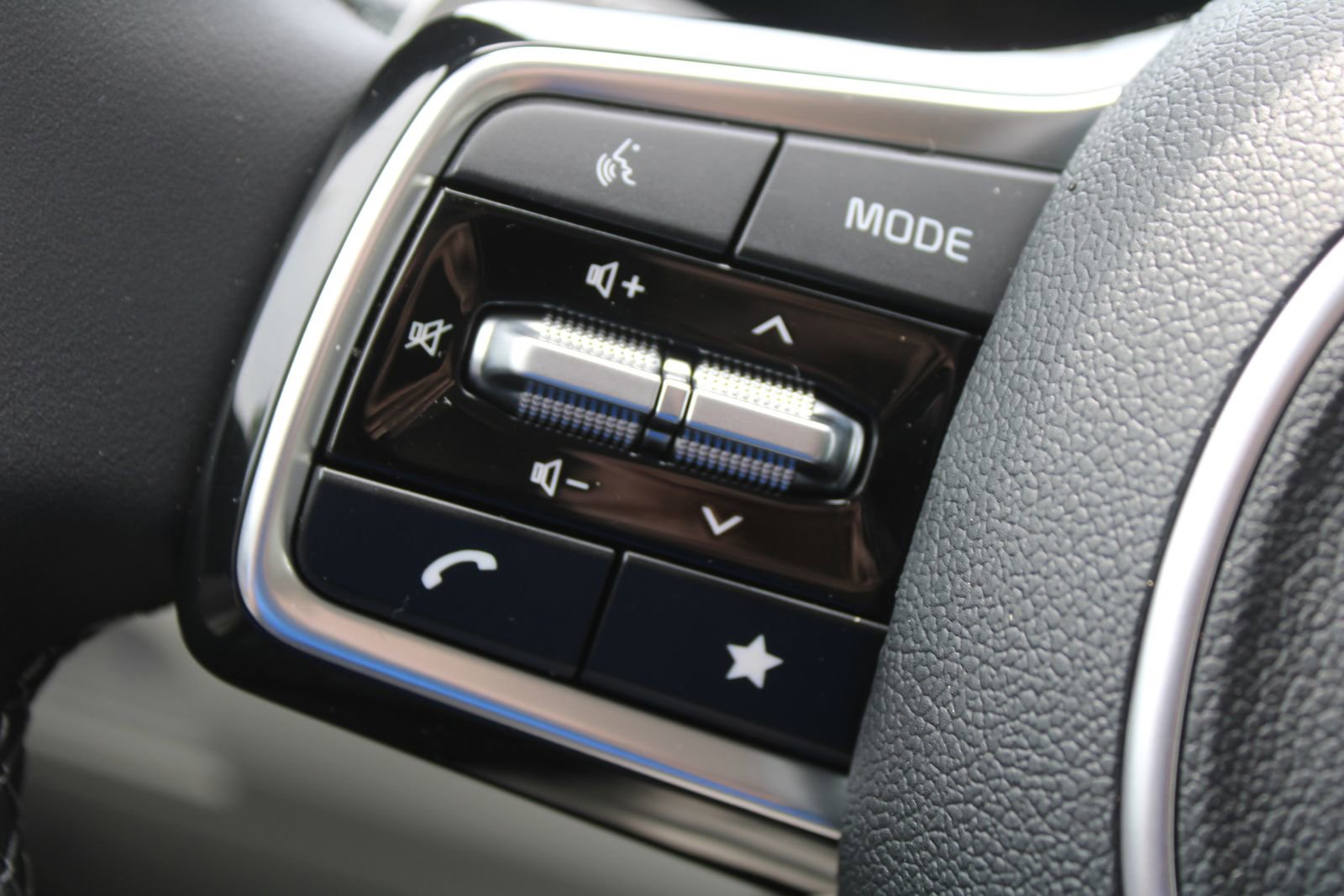 Certified 2025 Kia Sorento EX w/ EX Panoramic Sunroof Package image 27