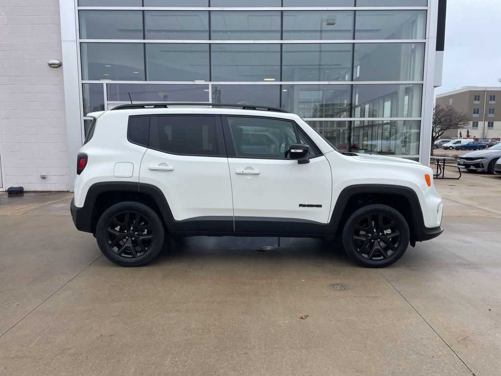 Used 2023 Jeep Renegade Altitude w/ Sun/Sound Group AWD/4WD image 4