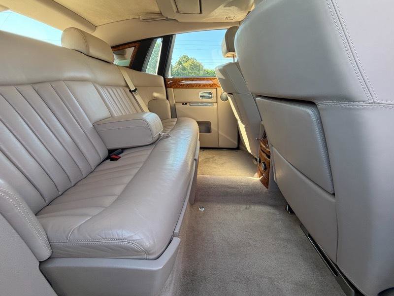 Used 2006 Rolls-Royce Phantom Sedan RWD image 96