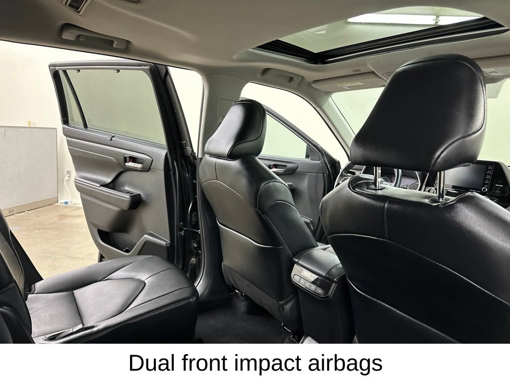 Used 2022 Toyota Highlander XLE FWD image 26