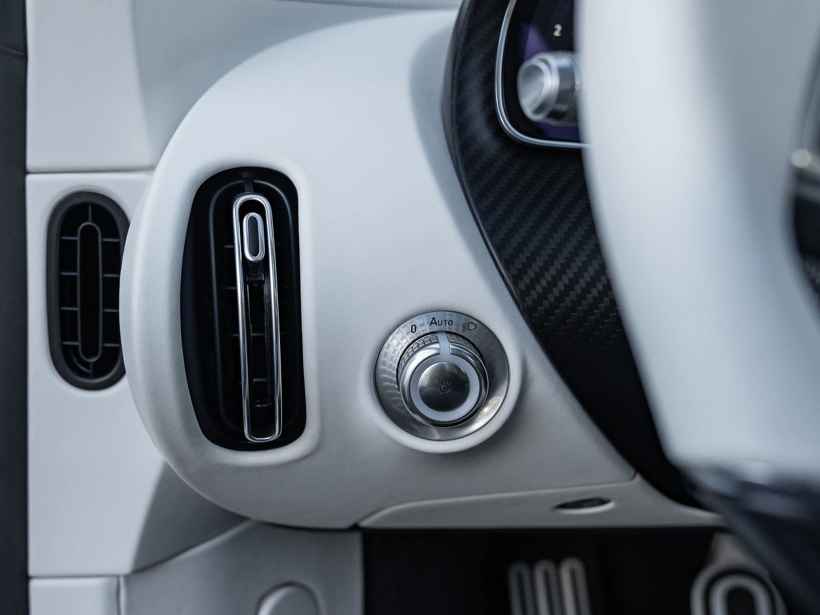 Used 2021 Bugatti Chiron image 39