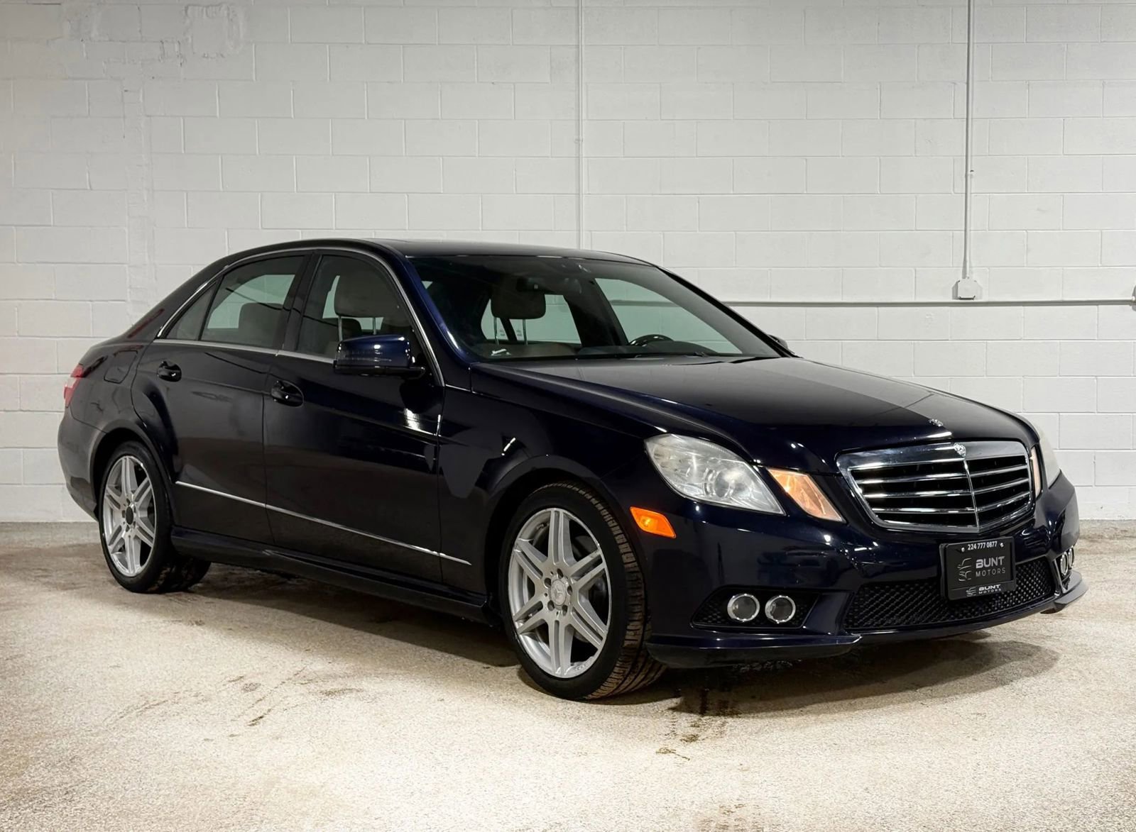 Used 2010 Mercedes-Benz E 350 E 350 4MATIC Sedan 4D image 4