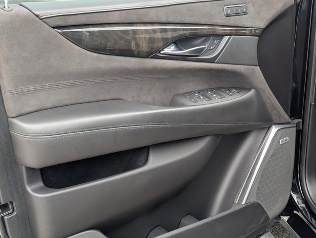 Used 2020 Cadillac Escalade Platinum image 15