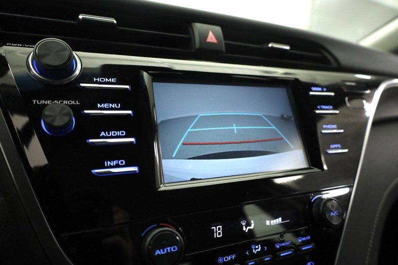 Used 2018 Toyota Camry SE image 18