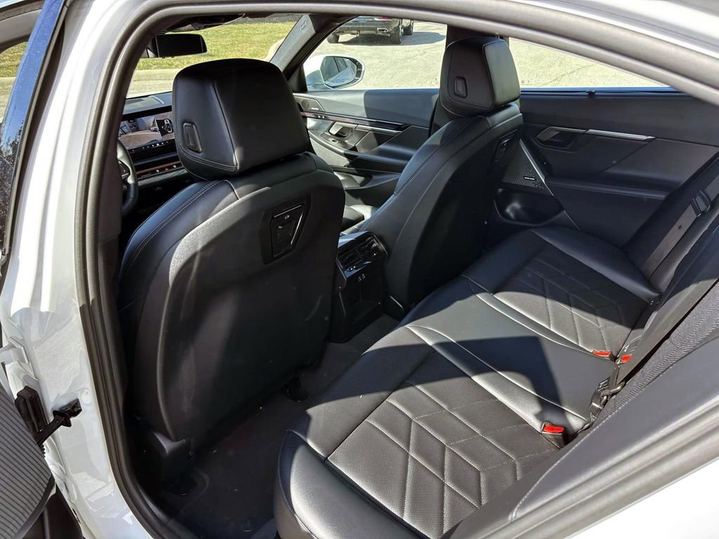 Certified 2025 BMW 540i xDrive image 30