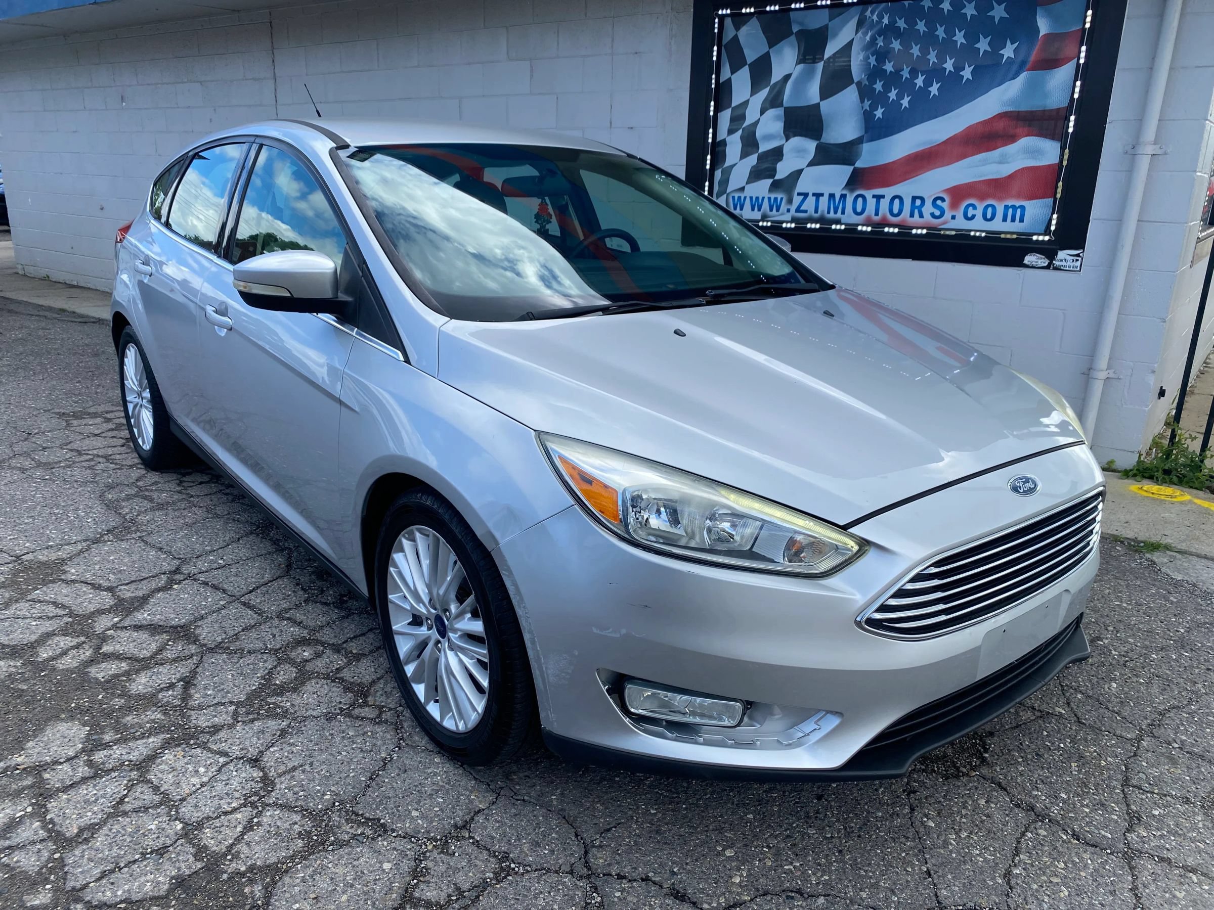 Used 2016 Ford Focus Titanium FWD image 1