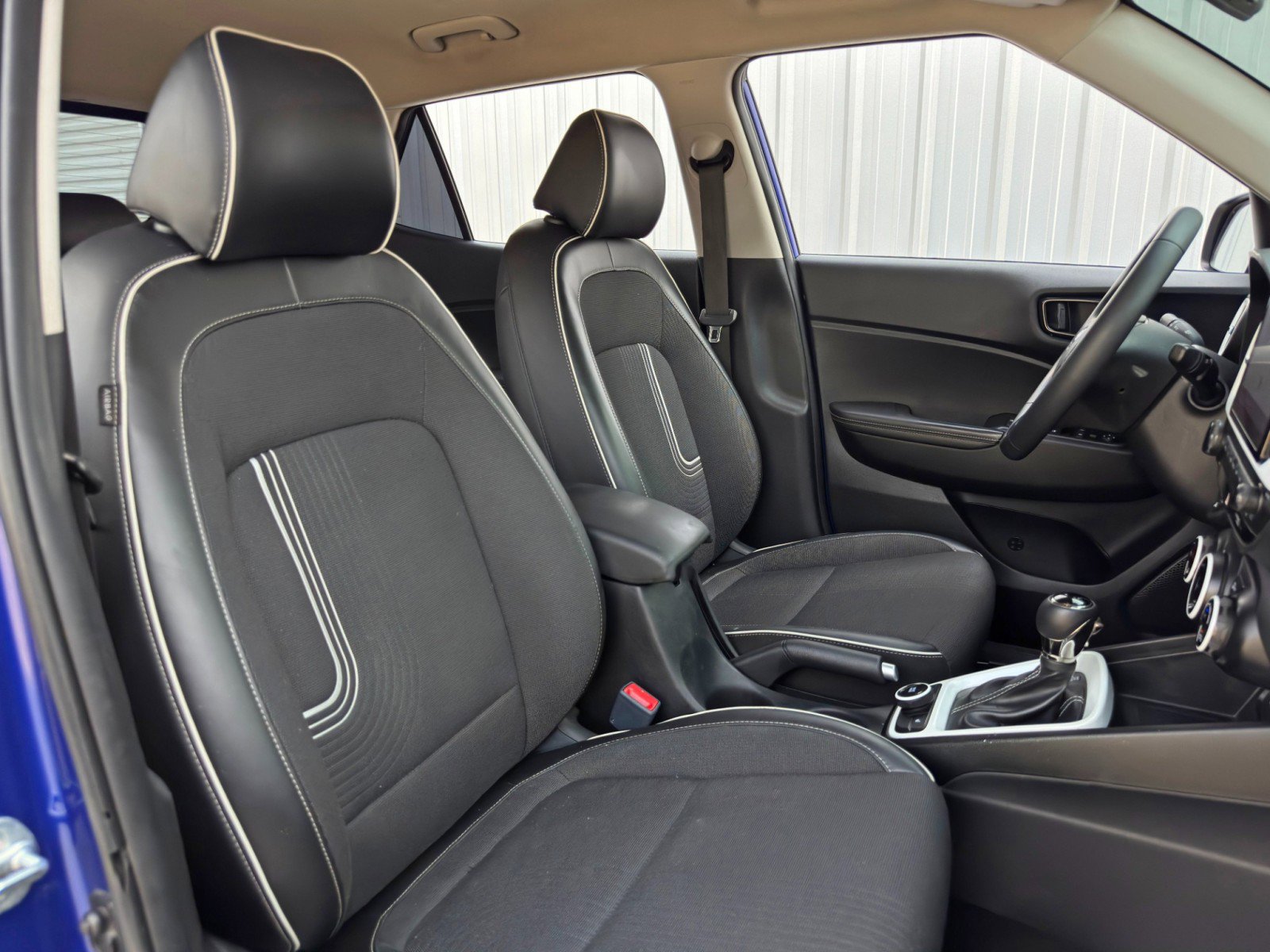 Used 2022 Hyundai Venue Limited w/ Cargo Package image 33