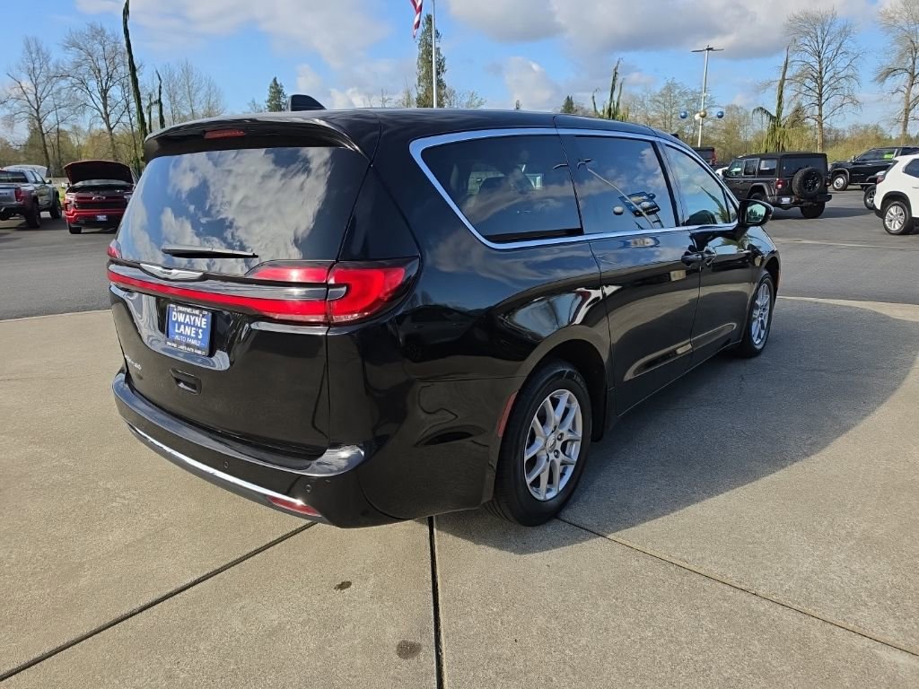 Used 2024 Chrysler Pacifica Touring-L FWD image 6