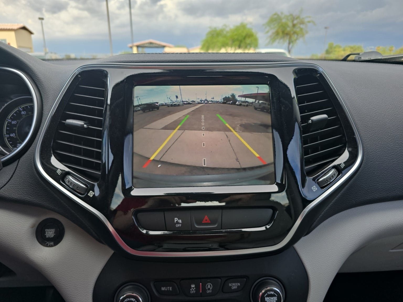 Used 2019 Jeep Cherokee Limited FWD image 21