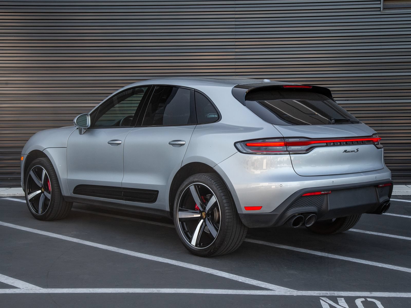 Certified 2024 Porsche Macan S AWD/4WD image 3