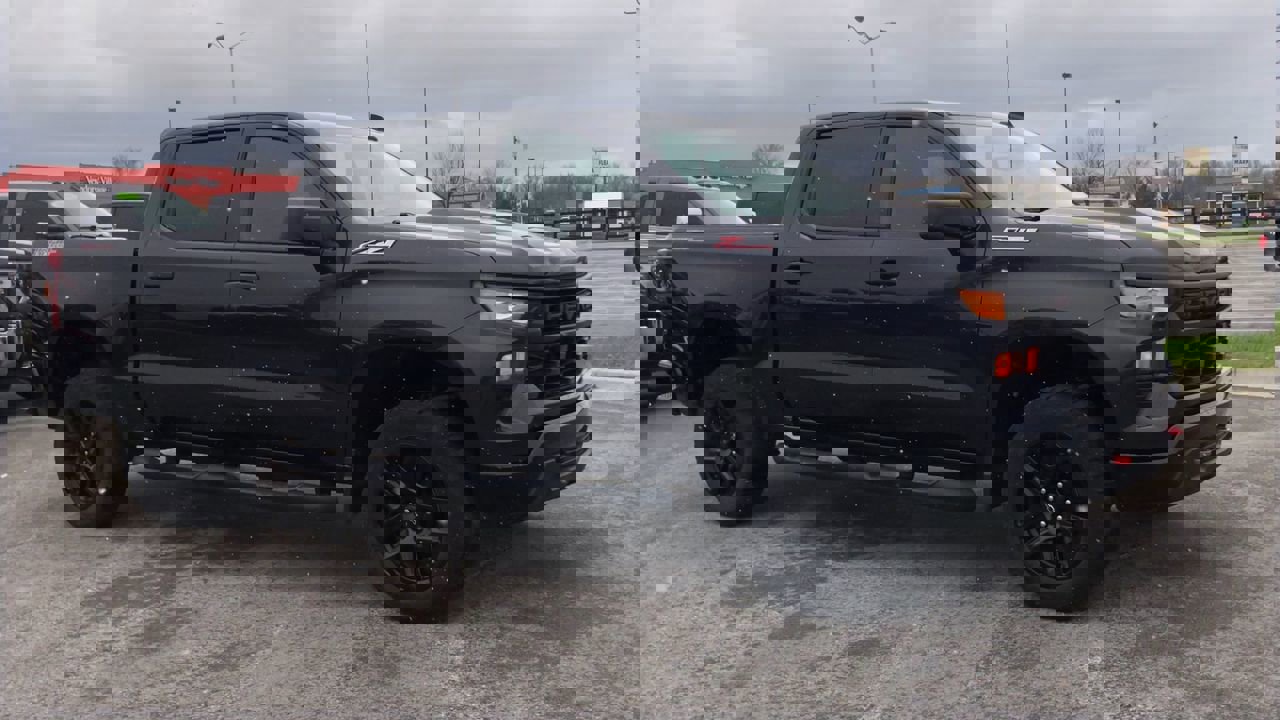 Used 2023 Chevrolet Silverado 1500 Custom Trail Boss image 2