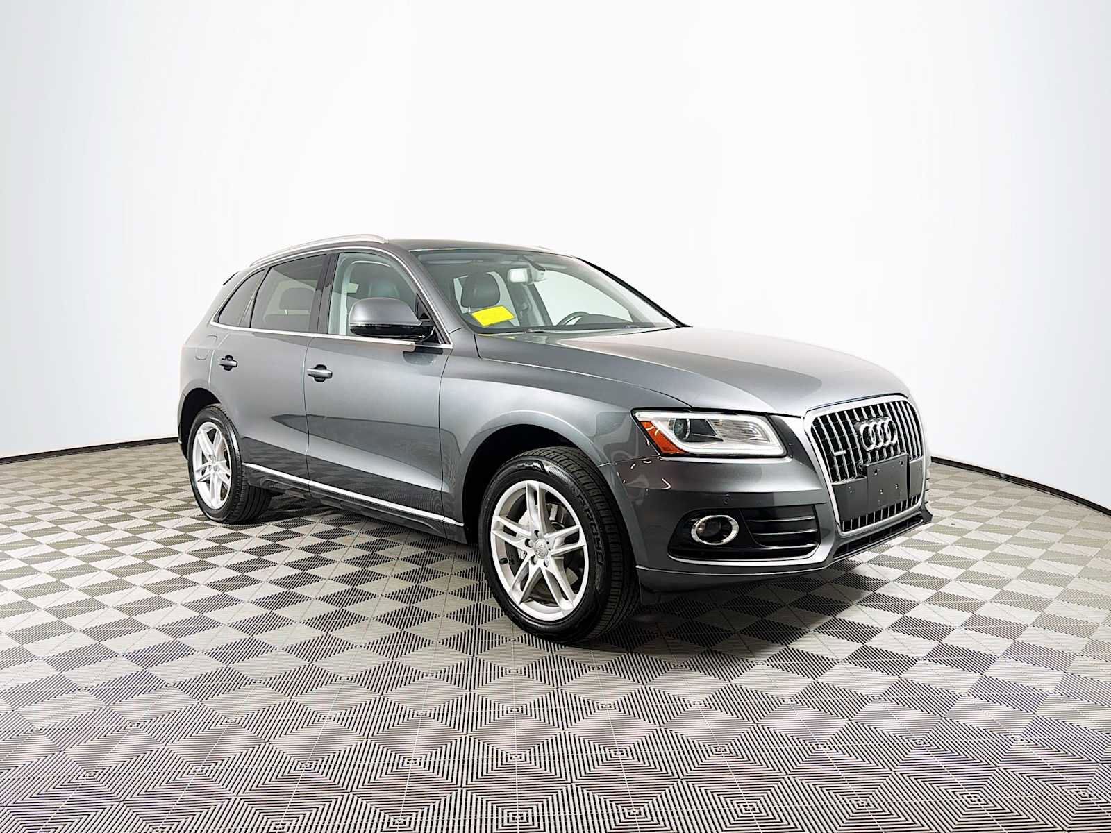Used 2016 Audi Q5 2.0T Premium Plus w/ Technology Package AWD/4WD image 3