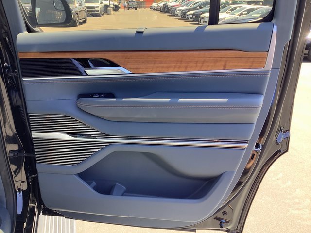 Used 2024 Jeep Grand Wagoneer Series III w/ Flexible Seating Group image 39