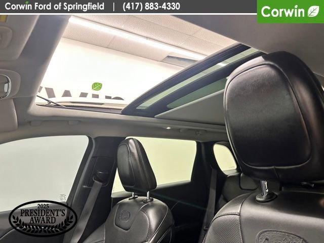 Used 2019 Jeep Cherokee Overland w/ Technology Group image 21