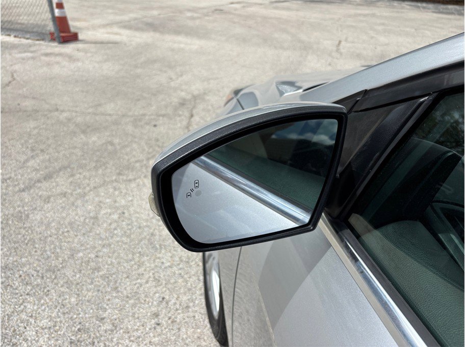 Used 2018 Ford Focus Titanium w/ Titanium Technology Package FWD image 20