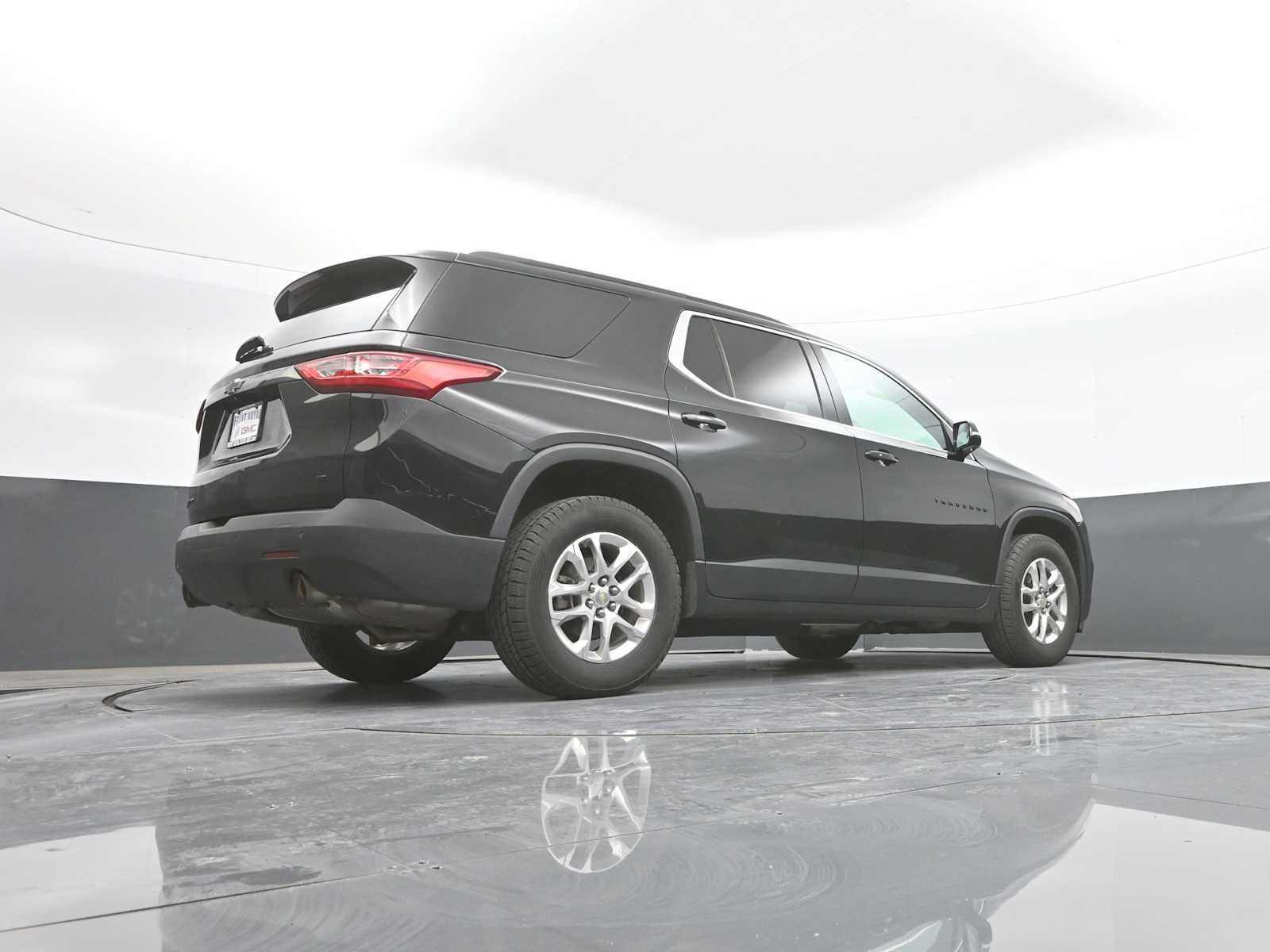 Used 2020 Chevrolet Traverse LT w/ LPO, Blackout Package AWD/4WD image 42