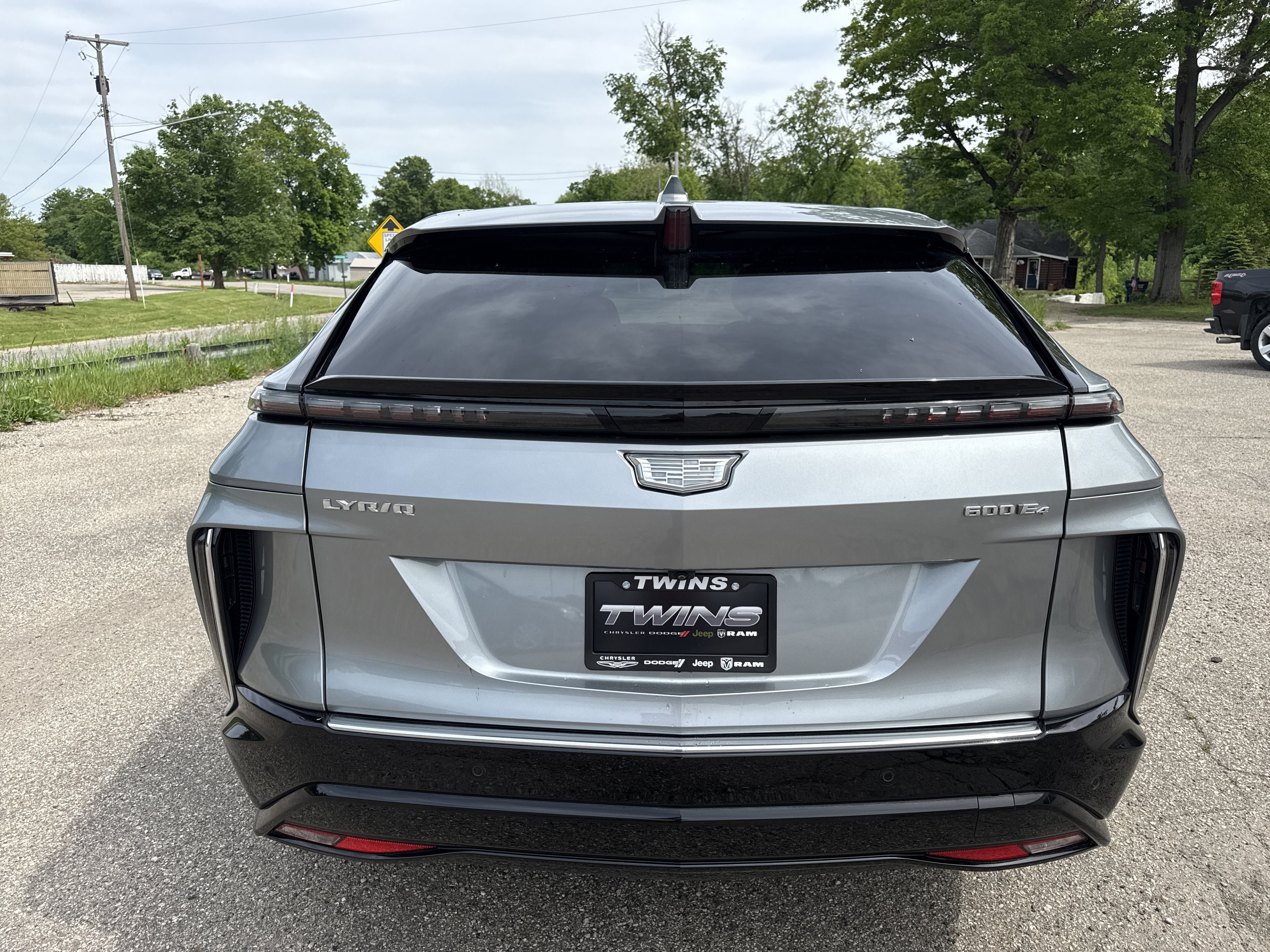 Used 2024 Cadillac Lyriq Luxury w/ LPO, Floor Liner Package AWD/4WD image 7