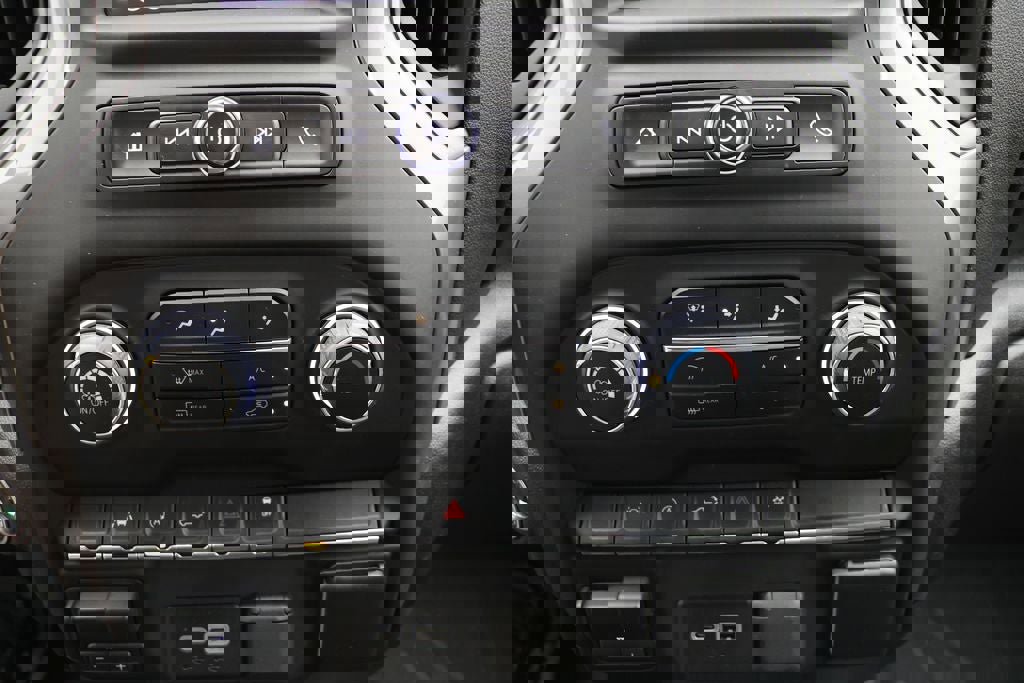 Used 2024 Chevrolet Silverado 1500 Custom AWD/4WD image 25