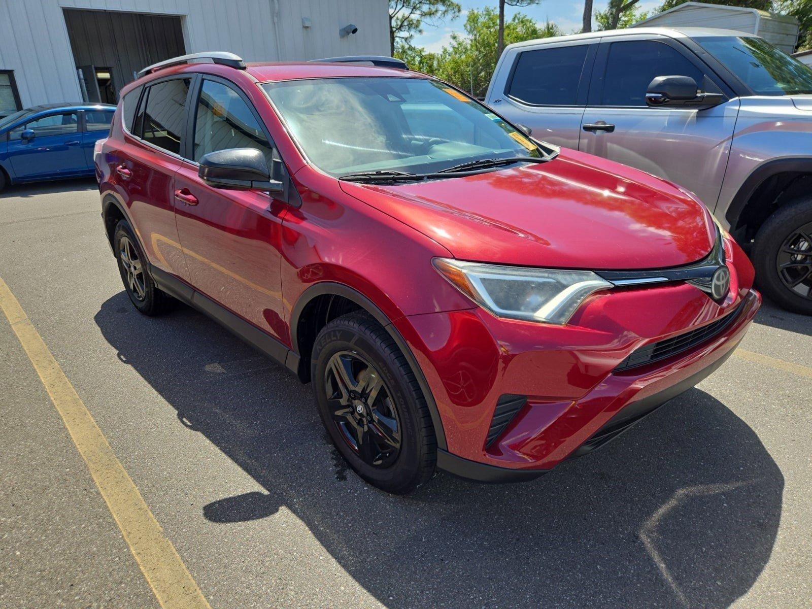 Used 2018 Toyota RAV4 LE image 6