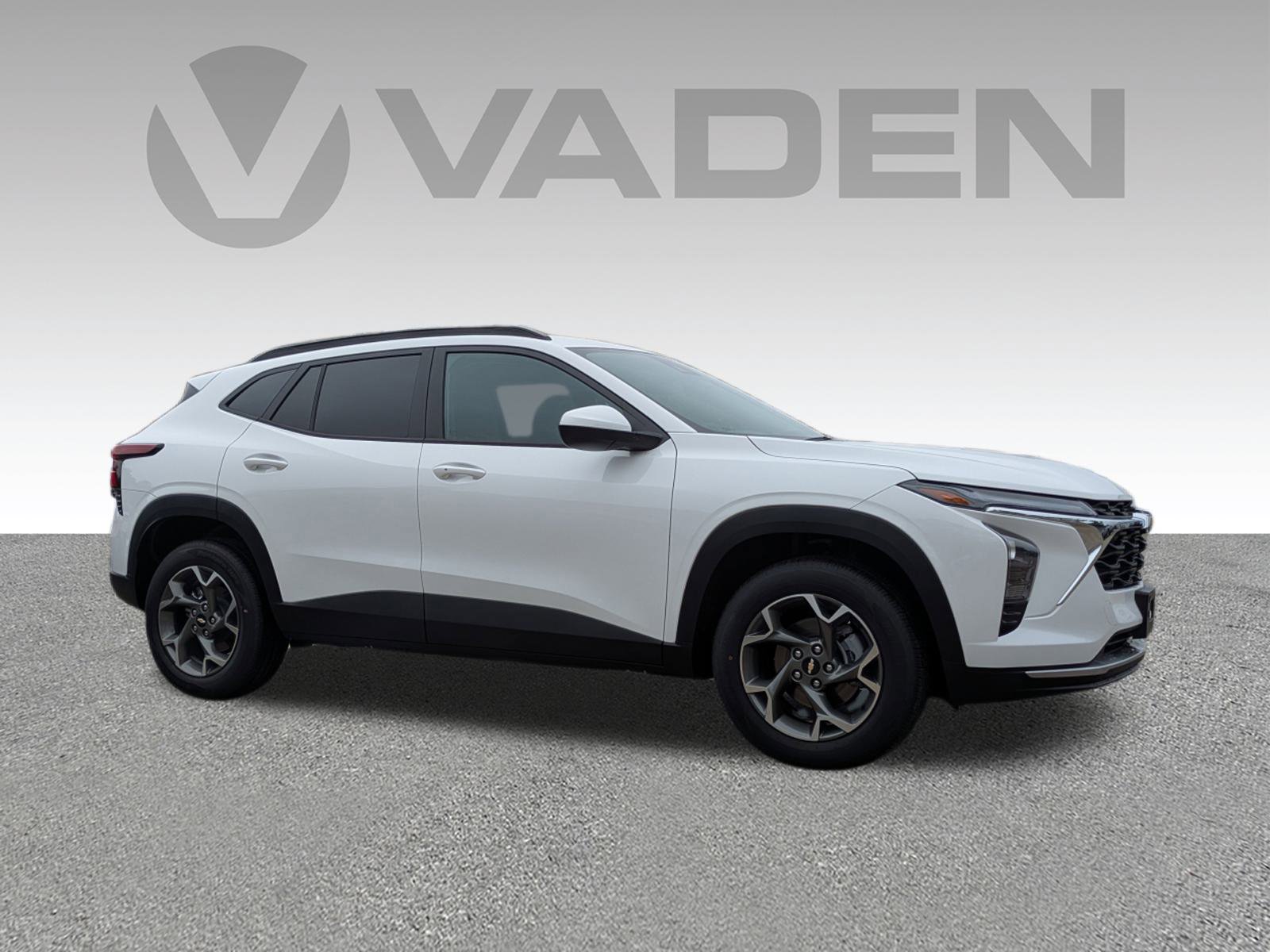 New 2025 Chevrolet Trax LT w/ Driver Confidence Package FWD image 3