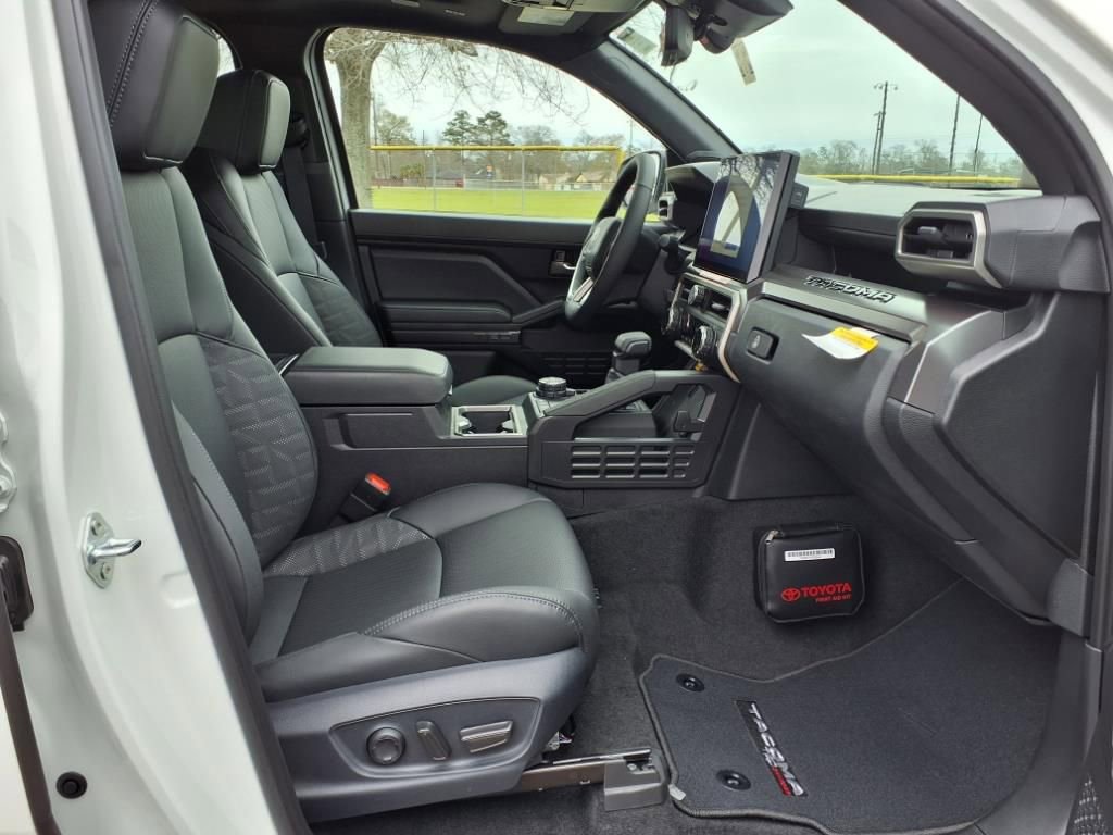 New 2025 Toyota Tacoma TRD Off-Road w/ TRD Off Road Premium Package AWD/4WD image 26
