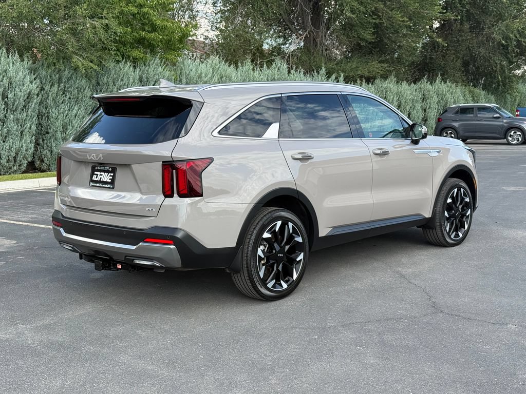 Used 2025 Kia Sorento EX AWD/4WD image 8