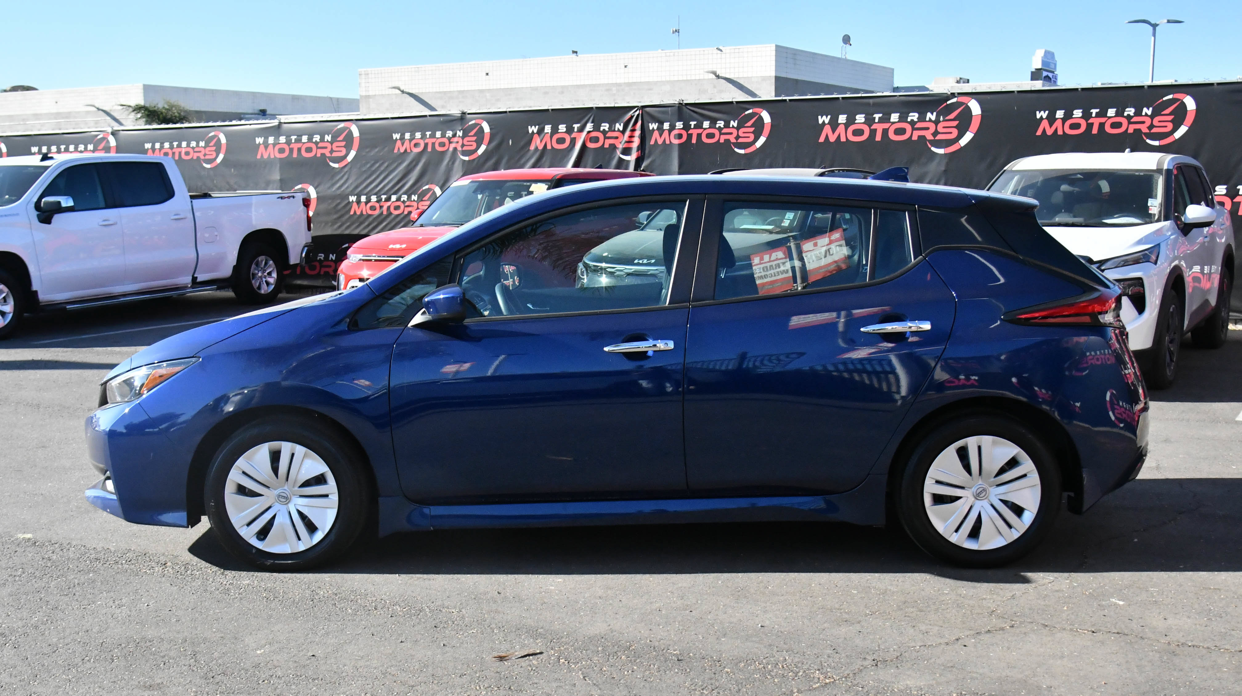 Used 2025 Nissan Leaf S FWD image 4