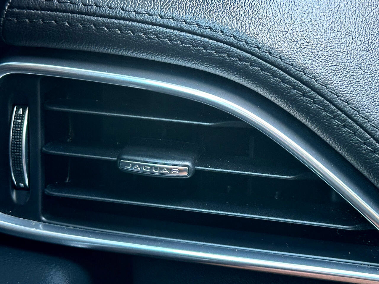 Used 2020 Jaguar XE S image 29