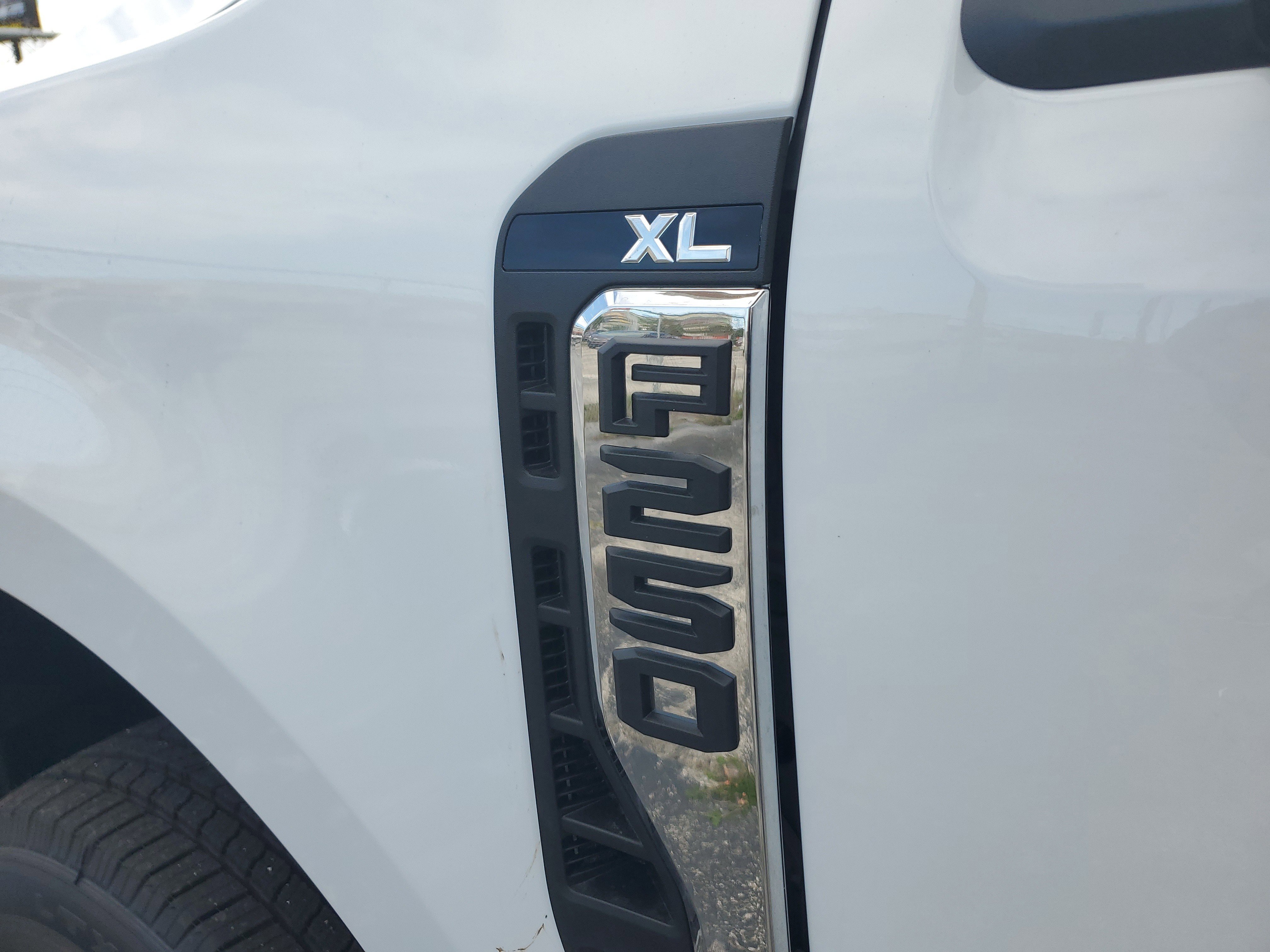 New 2026 Ford F250 XL w/ XL Chrome Package image 9
